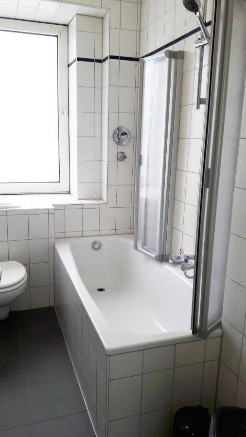 Moderne Ferienwohnung Am Wesertor Kassel Exteriör bild